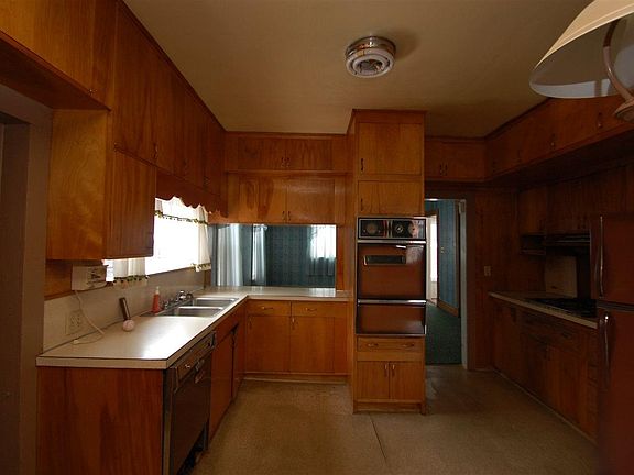 3rd image of 212 E Houghton Ave