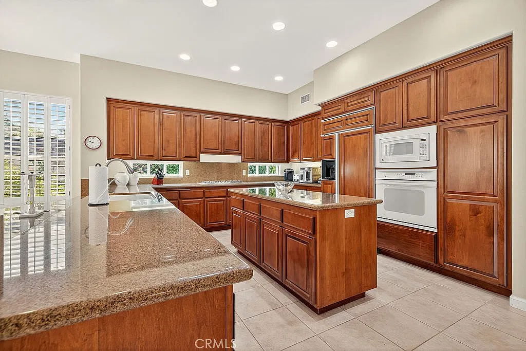 3 bed, 2.5 bath, 2912 sqft, $12,000 — Photo 4