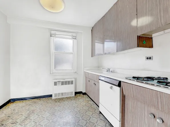 3215 Avenue H image 10 of 20