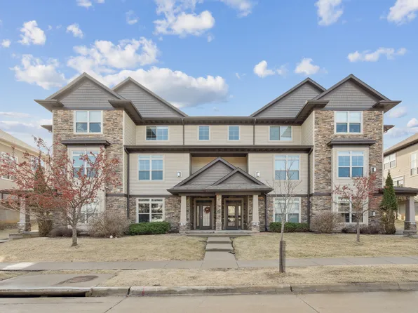 747 Mission Point Rd, Iowa City, IA 52245