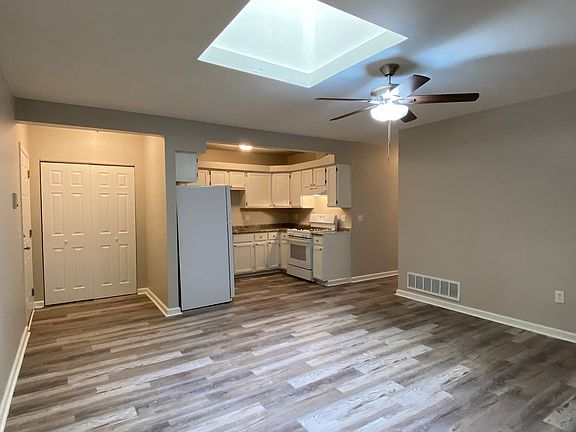 3rd image of 3015 Pearl Ave #204