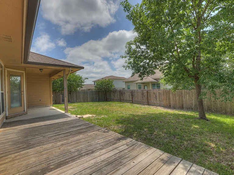 2116 Bentwood Dr — Photo 26