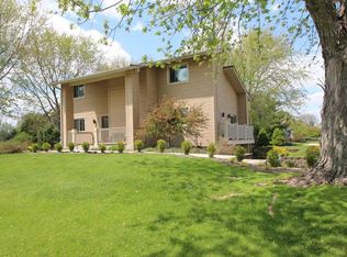 724 Fieldcrest Rd, Belvidere, IL 61008