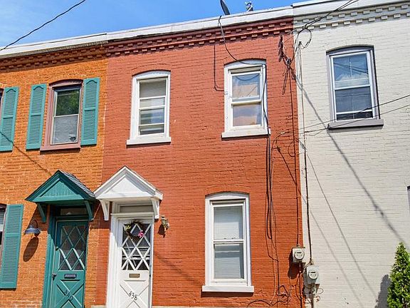 4th image of 438 Chambers St