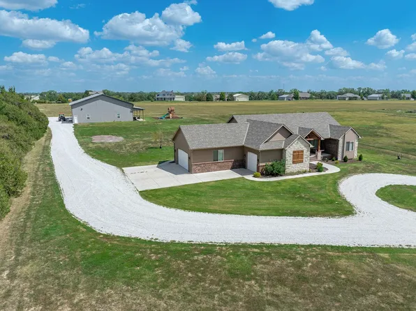 1610 S Bonanza Cir, Garden Plain, KS 67050