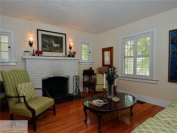 4th image of 704 E Sunset Ln