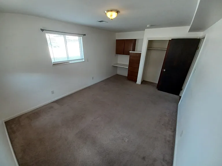 321 Linda Ln — Photo 3