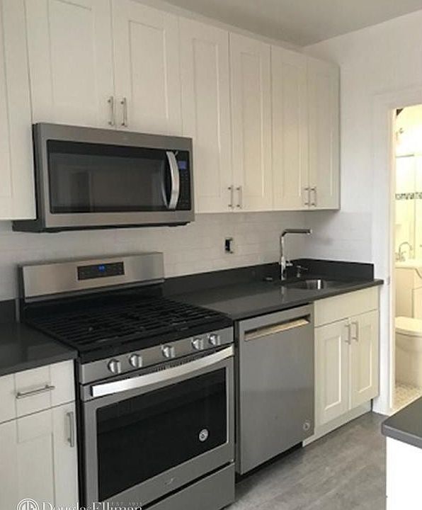 1st image of 124 Amity St APT 3