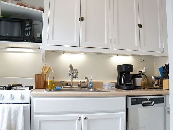 4th image of 140 E 28th St APT 6C