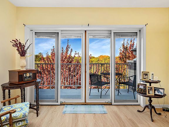 5th image of 7071 W Touhy Ave APT 605