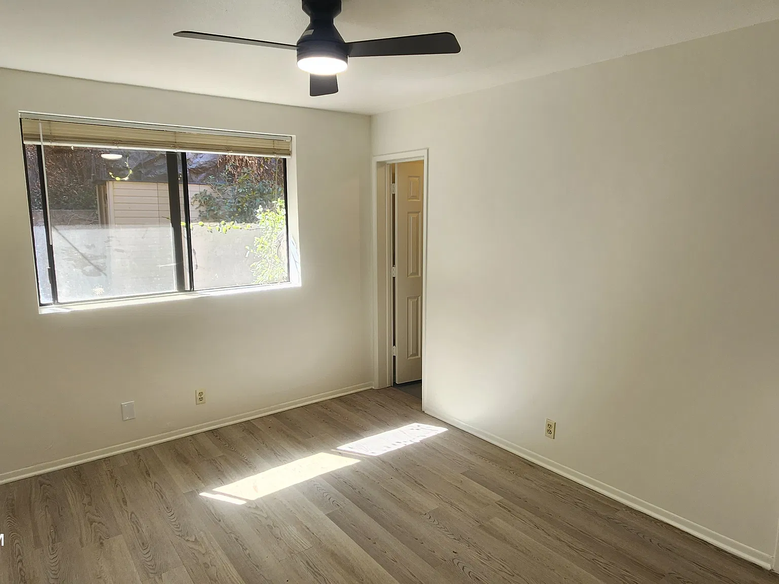 2 bed, 920 sqft, $2,593 — Photo 3