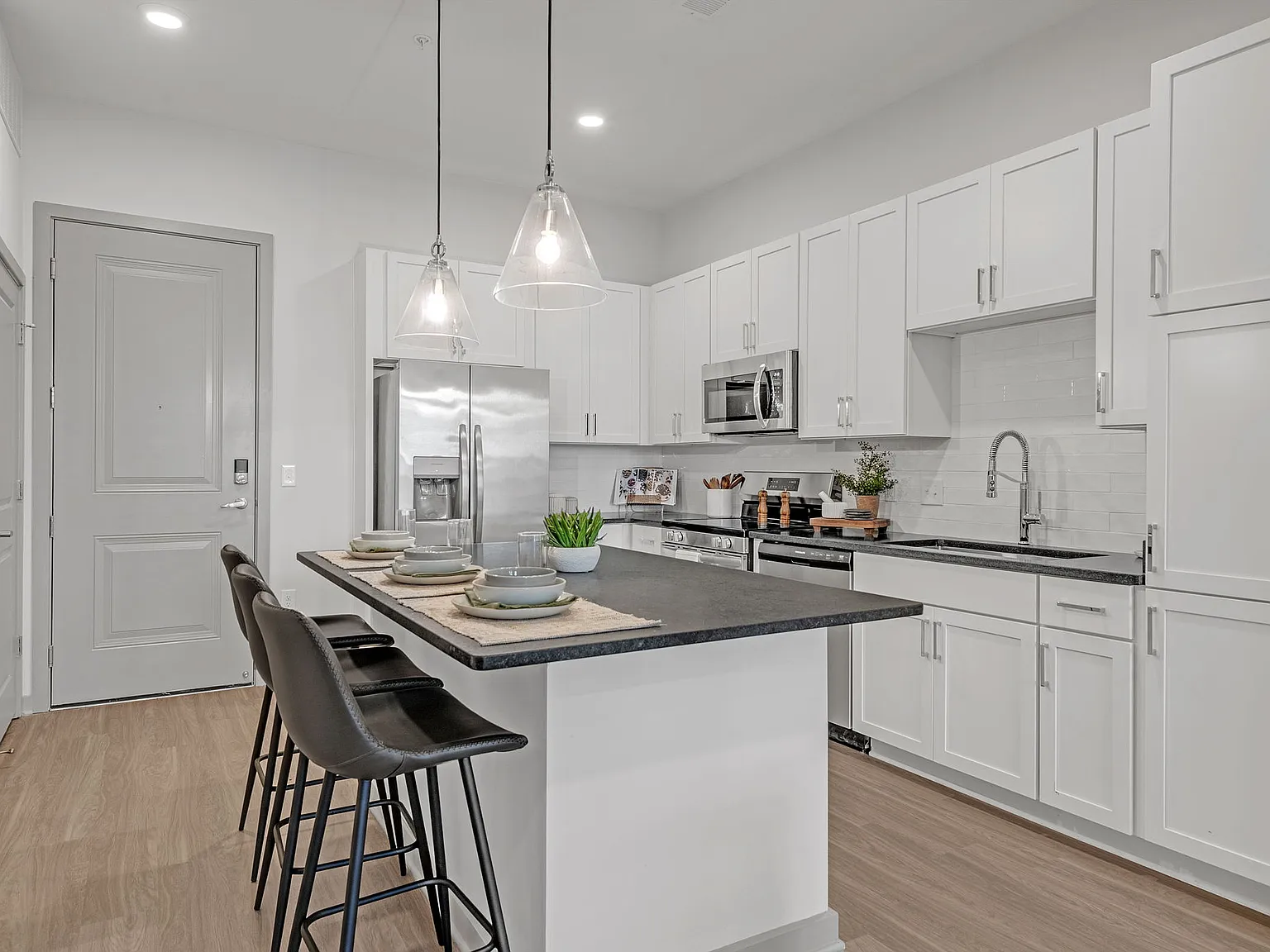 District 757 Apartments — Photo 2