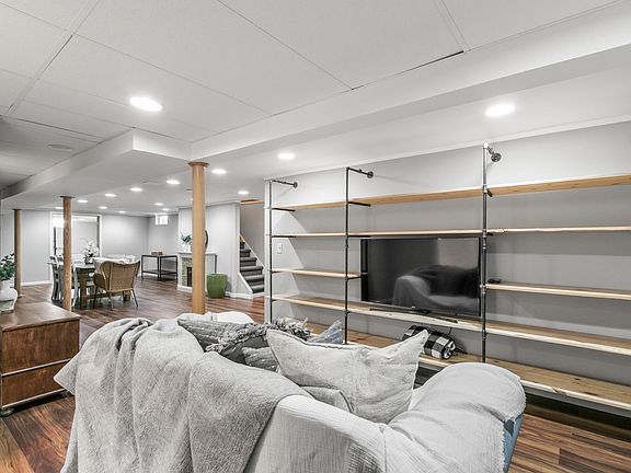 5th image of 2108 Lombard Ave