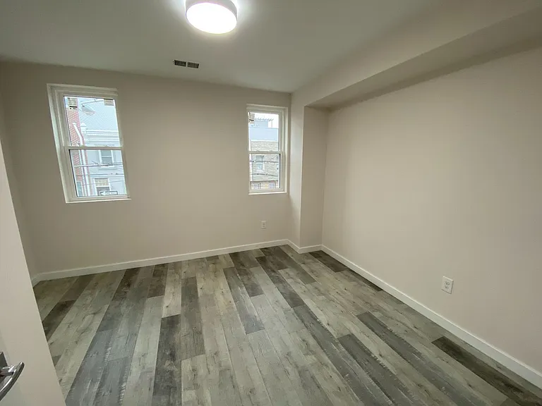 2609 Almond St — Photo 7