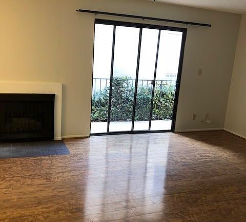 5th image of 858 S Sherbourne Dr APT 6