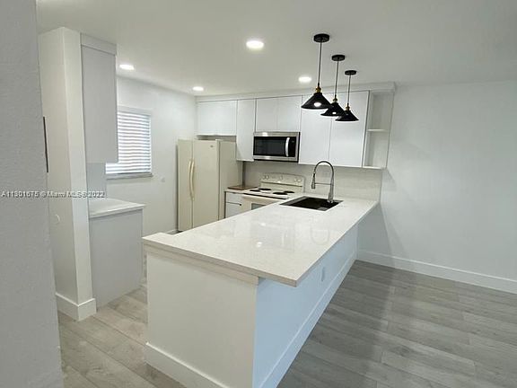2nd image of 7815 Camino Real #211