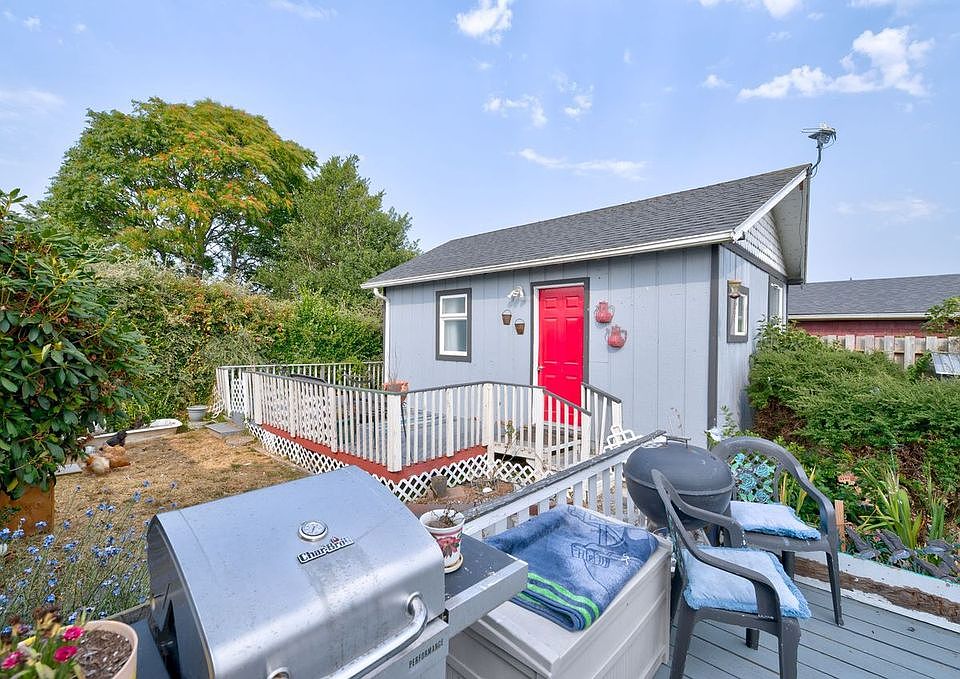 Front of cottage from neighbors deck