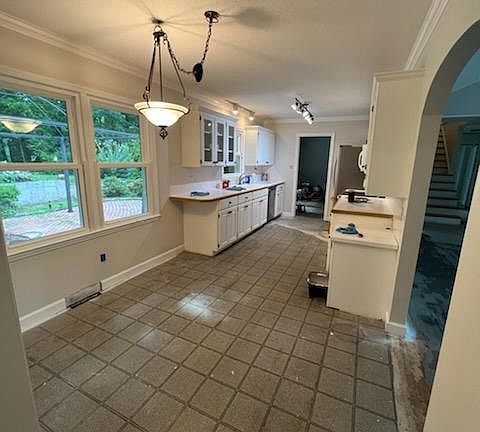 3rd image of 1846 Overbrook Dr