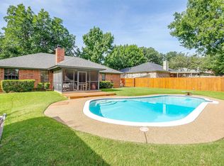 225 NE Timber Ridge Dr, Burleson, TX 76028