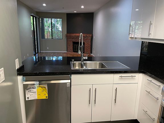2nd image of 12711 Moorpark St #113