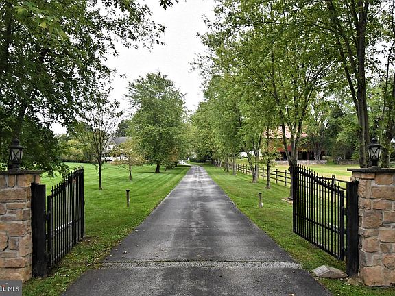 2nd image of 2 Traber Ln