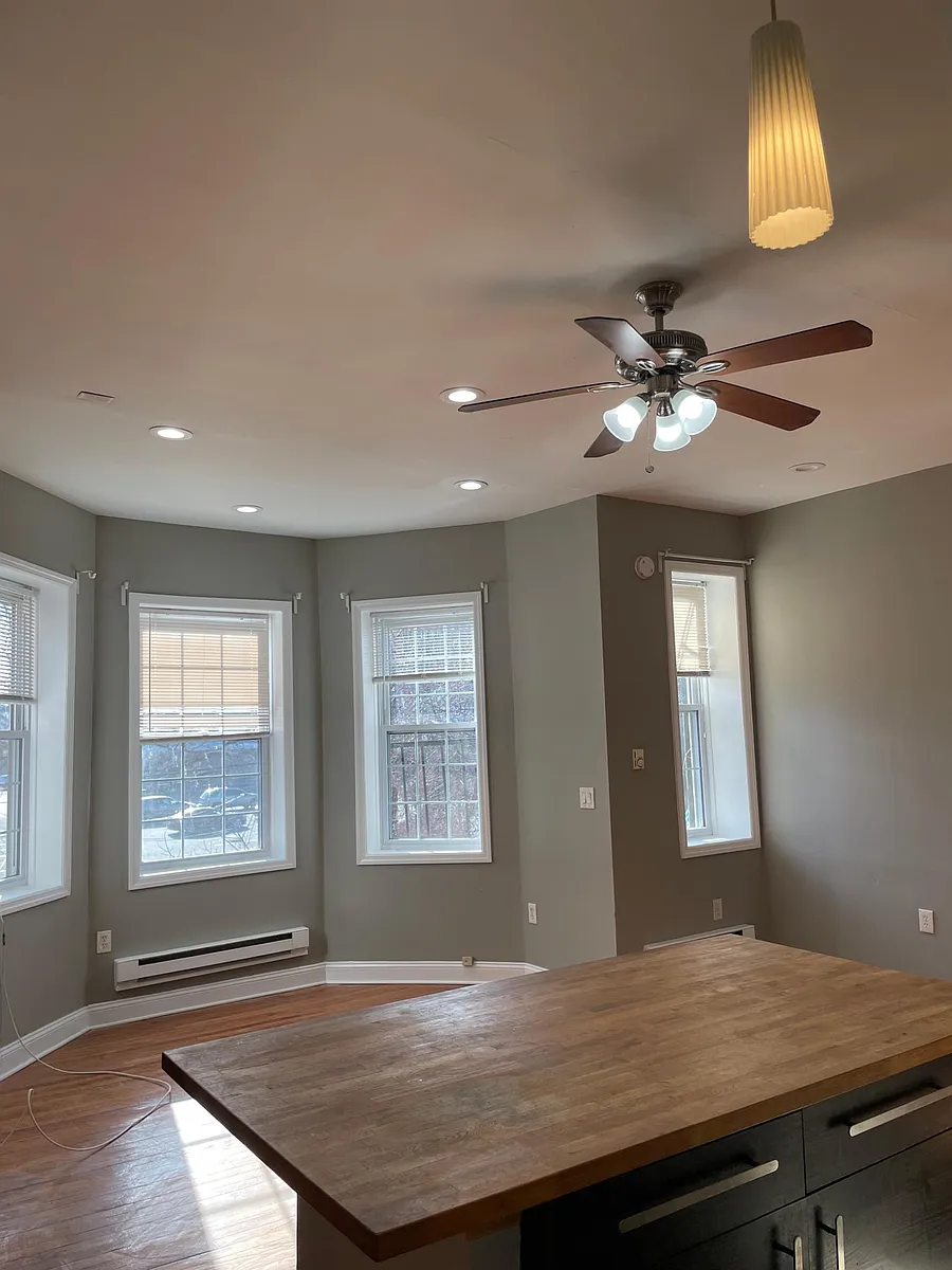 Building Photo - 1604 Bolton St #2R