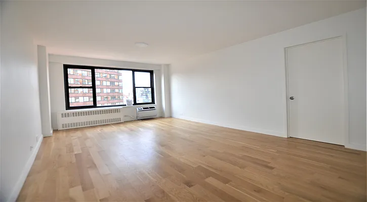 Rented by Manhattan Realty Group | media 13