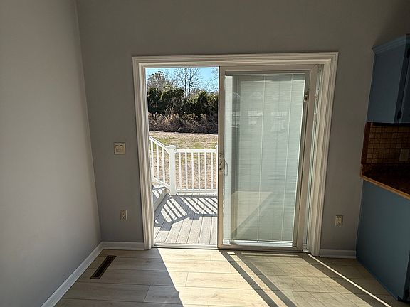 5th image of 114 W Snowberry Ln