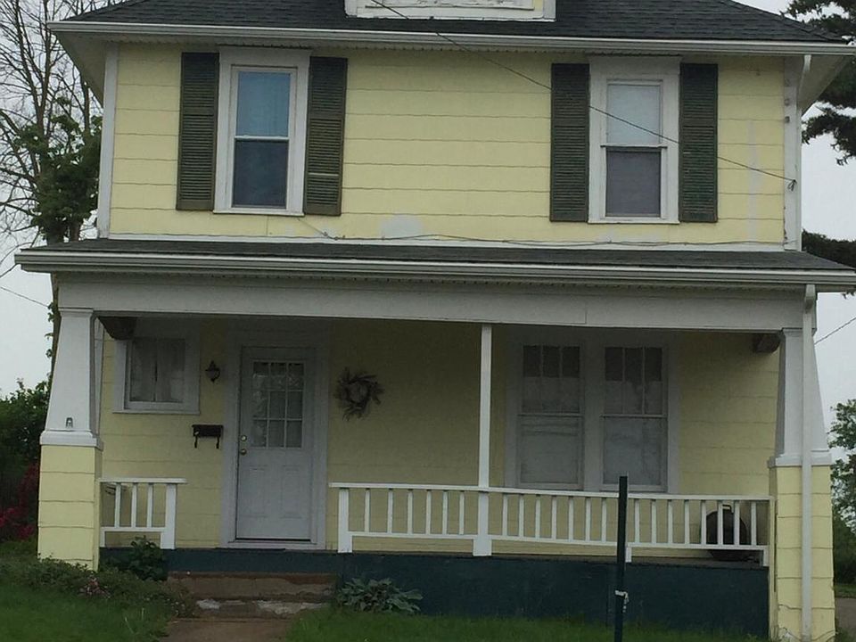 1st image of 325 S Main St