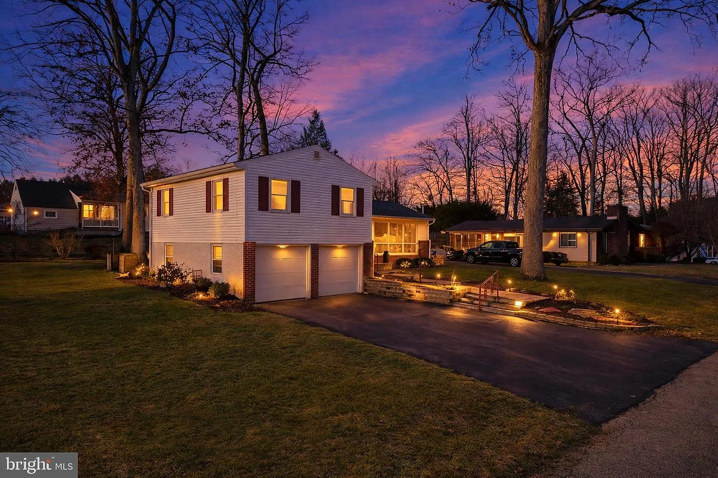 956 Shady Ln photo 1