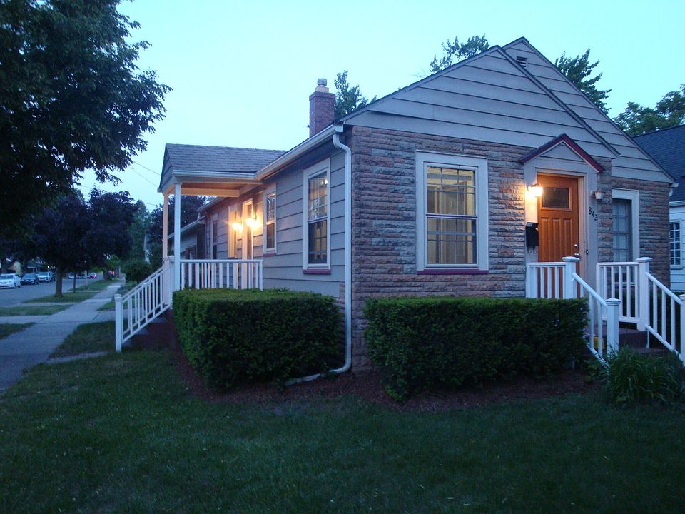1st image of 842 Garfield Ave NW