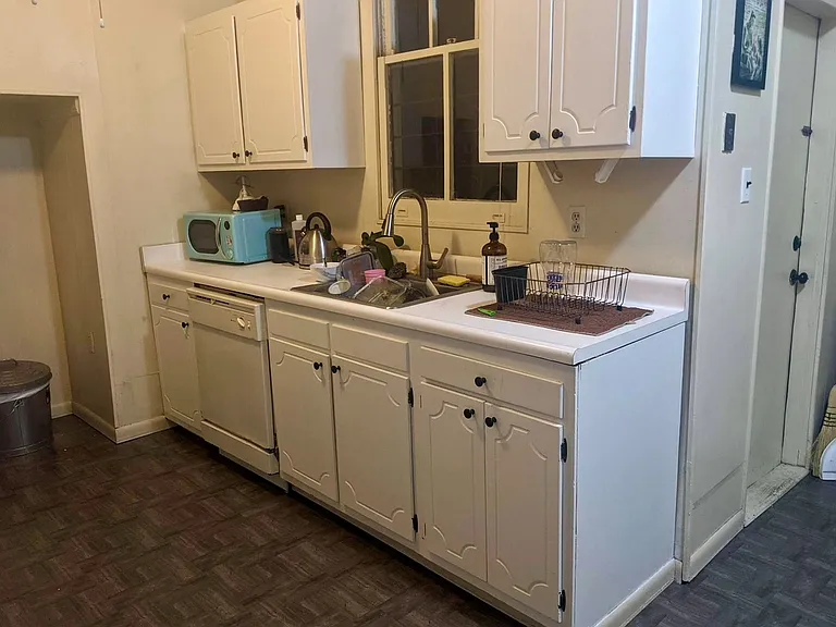 2225 Pine St — Photo 9