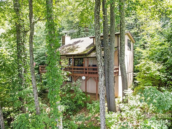 3rd image of 1672 Summit Dr