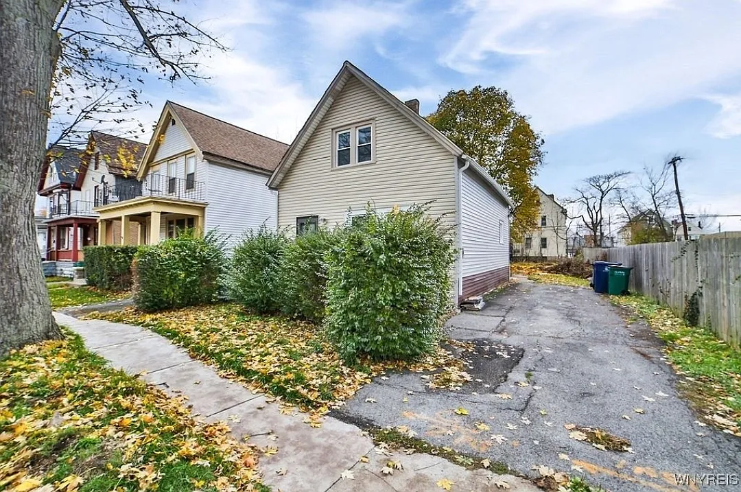 2 bed, 1.5 bath, $1,600 — Photo 1