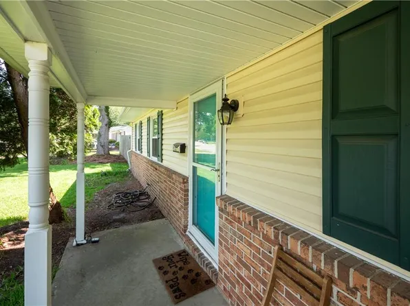 3700 Kings Point Cir, Virginia Beach, VA 23452