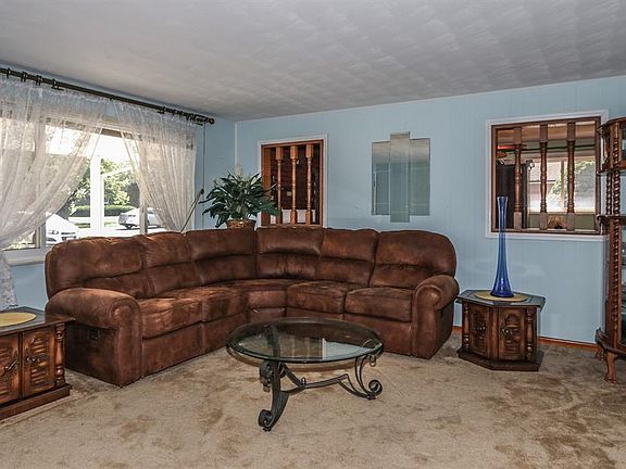 4th image of 3041 Axe Dr