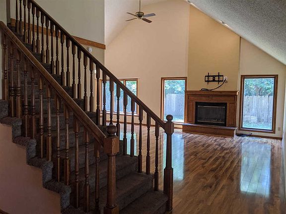 3rd image of 2424 N Governeour St