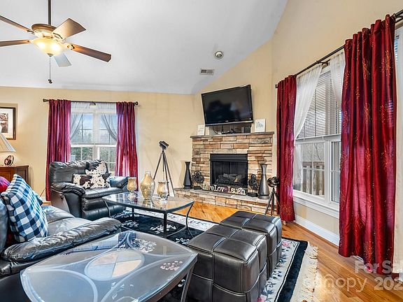 5th image of 1263 Waterford Dr