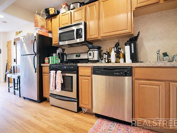 5th image of 479 Hicks St APT 3R