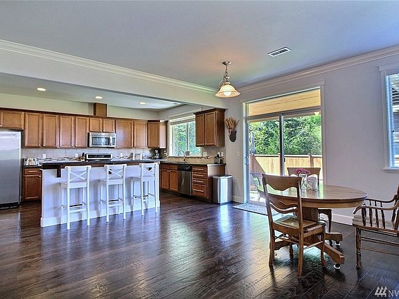 5th image of 3830 19th Ave NE
