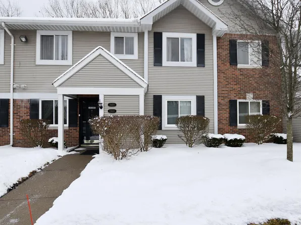 31450 Orchard Creek Dr, Farmington Hills, MI 48334