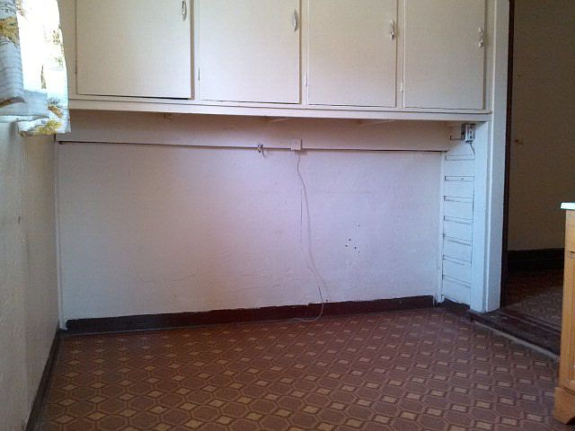 2nd image of 2221 Cedar St