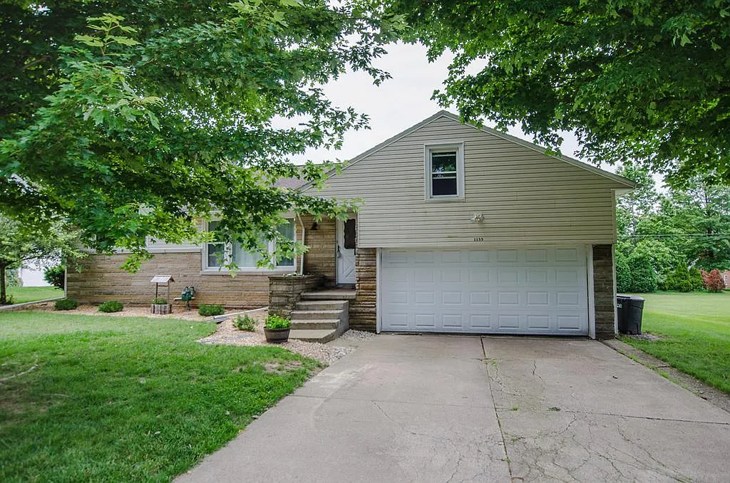 1155 Laurelwood Rd photo 1