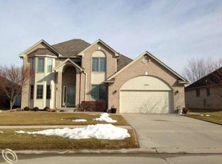 20201 Balmoral Dr, Macomb, MI 48044