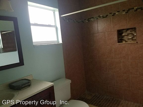 5th image of 1100 Normandy Dr #B