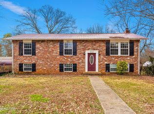 713 W Meadcrest Dr, Knoxville, TN 37923