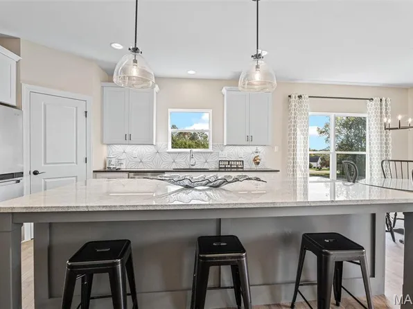 145 Columbia Meadows Ln, O'Fallon, MO 63366