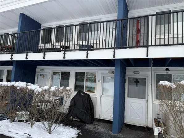 3 Wyndover Woods Ln APT 10, White Plains, NY 10603