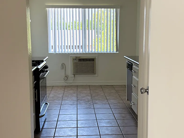Stoneridge Apartments — Photo 11