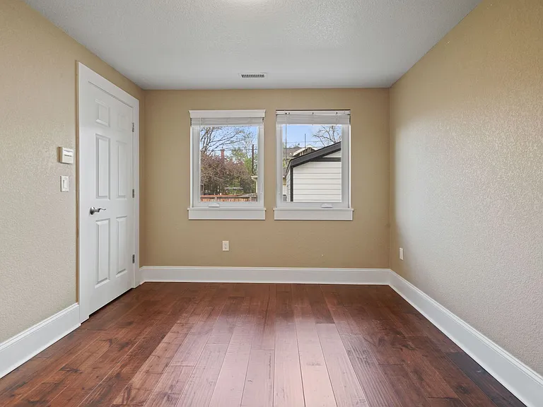 2370 Elm St — Photo 6